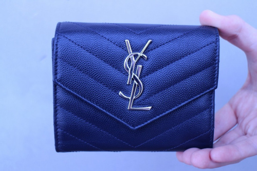 ラグジュアリーブランドのSaint Laurent Paris