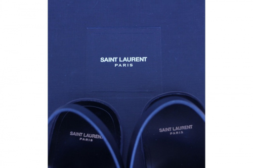ラグジュアリーブランドのSAINT LAURENT