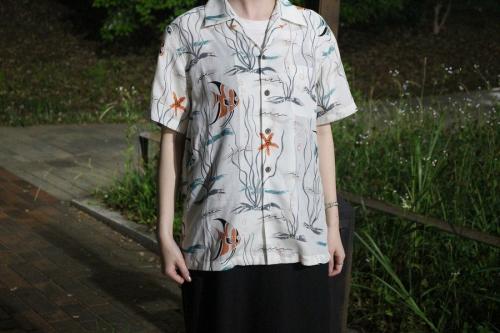 トロピカルフィッシュアロハシャツのメンズ