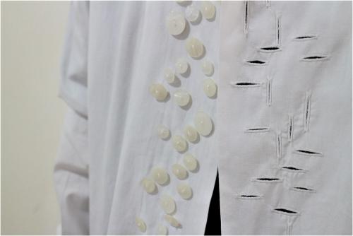 グランド ワイのボタン装飾シャツ