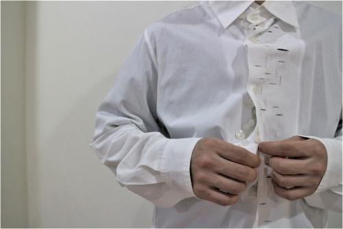 ボタン装飾シャツのメンズ