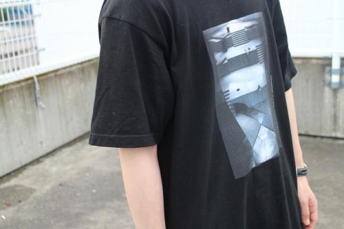 オールモストブラックのTシャツ