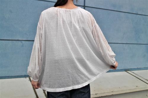 アーツアンドサイエンスのブラウス