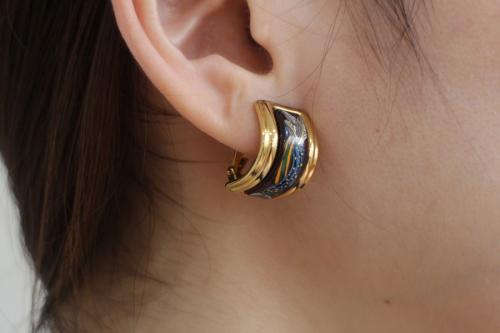 エルメスの七宝焼きイヤリング