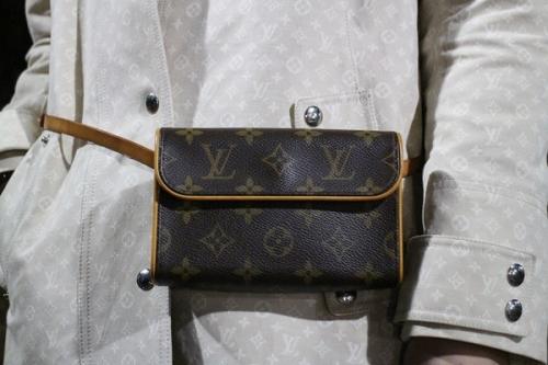LOUIS VUITTON 　のルイ ヴィトン　