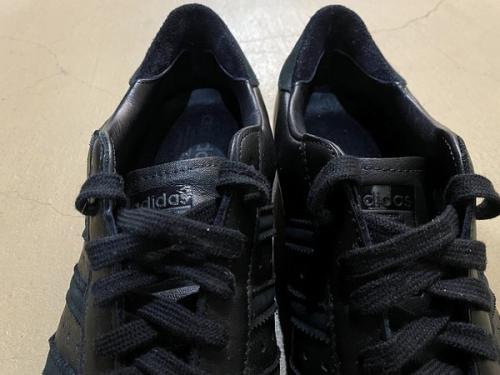 adidasのアディダス