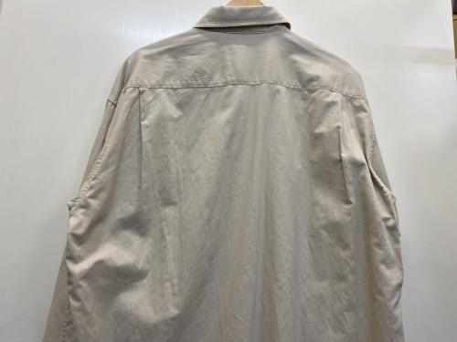 レイジブルーのシャツ