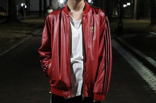 adidasのアディダス