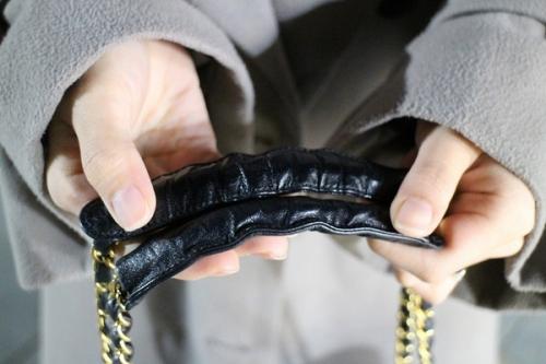 シャネルのチェーンハンドルトートバッグ