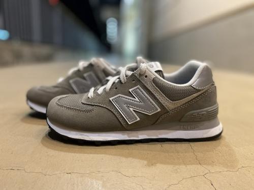 ニューバランスのML574EGG