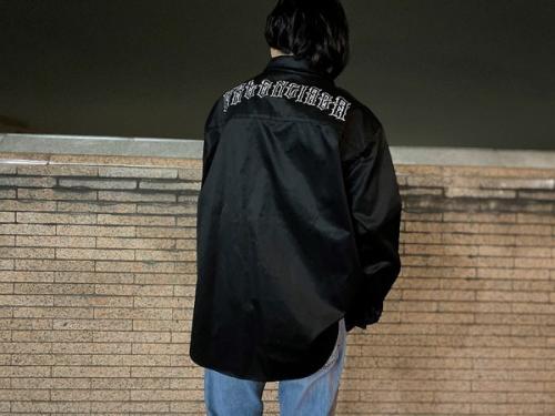 バレンシアガのシャツジャケット