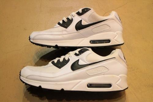 ナイキのAIR MAX 90