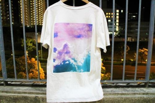 プリントTシャツのビックロゴ