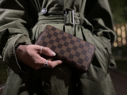 ラグジュアリーブランドのLOUIS VUITTON 　