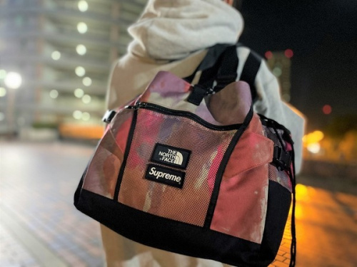 ストリートブランドのSUPREME×THE NORTH FACE/