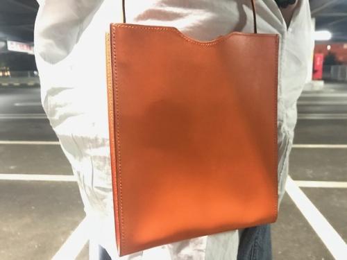 エルメスのオニメトウ、レザーミニショルダーポーチ　