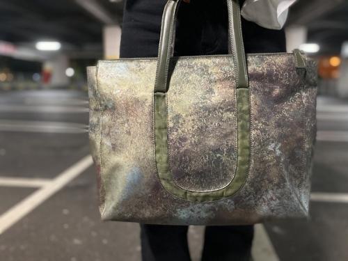 ジャンポールゴルチェのVサイバーデザインハンドルトートバッグ