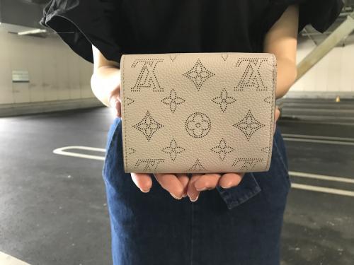 ルイ ヴィトン　のポルトフォイユ・イリスコンパクト