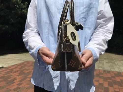 モノグラムのバッグ