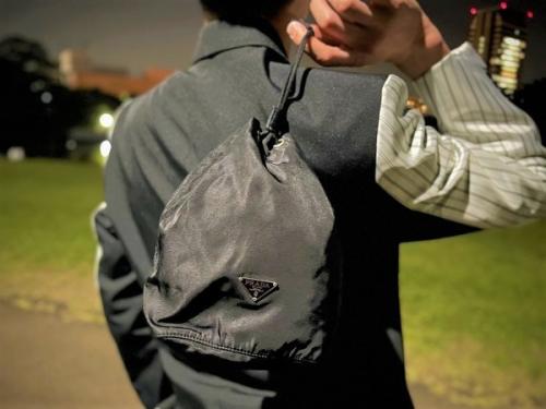 プラダのハンドポーチ