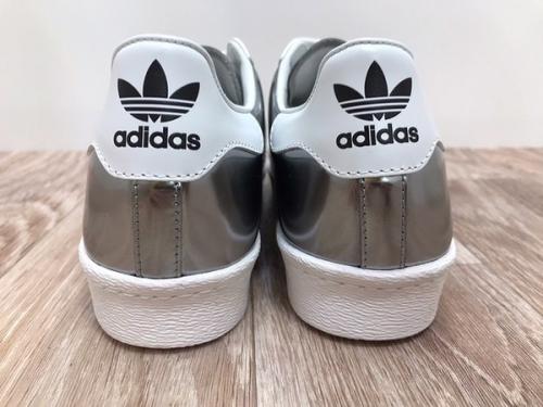 プラダ × アディダスのスニーカー