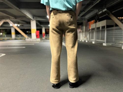 KNIT CORDUROY 2TUCK WIDE PANTSのユニセックスブランド