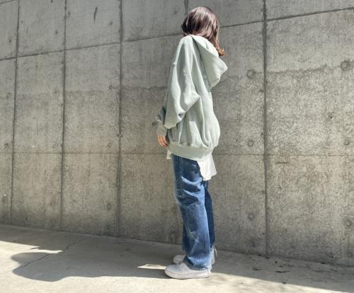 アメリカーナ × アパルトモンの刺繍スウェット