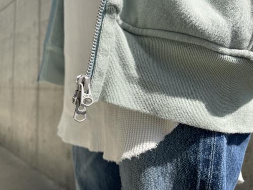 ジップパーカー