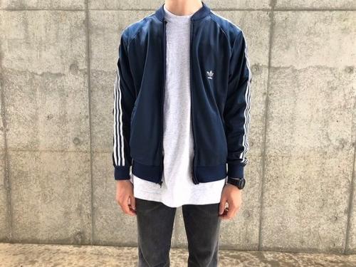 adidasのアディダス