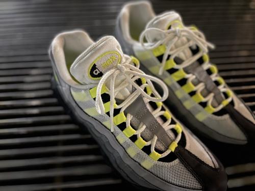 ナイキのAIR MAX 95 OG NEON