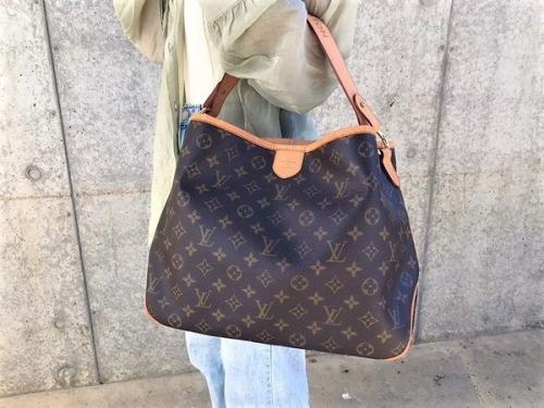 LOUIS VUITTON  のルイ ヴィトン
