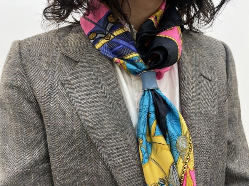 カレのシルクスカーフ