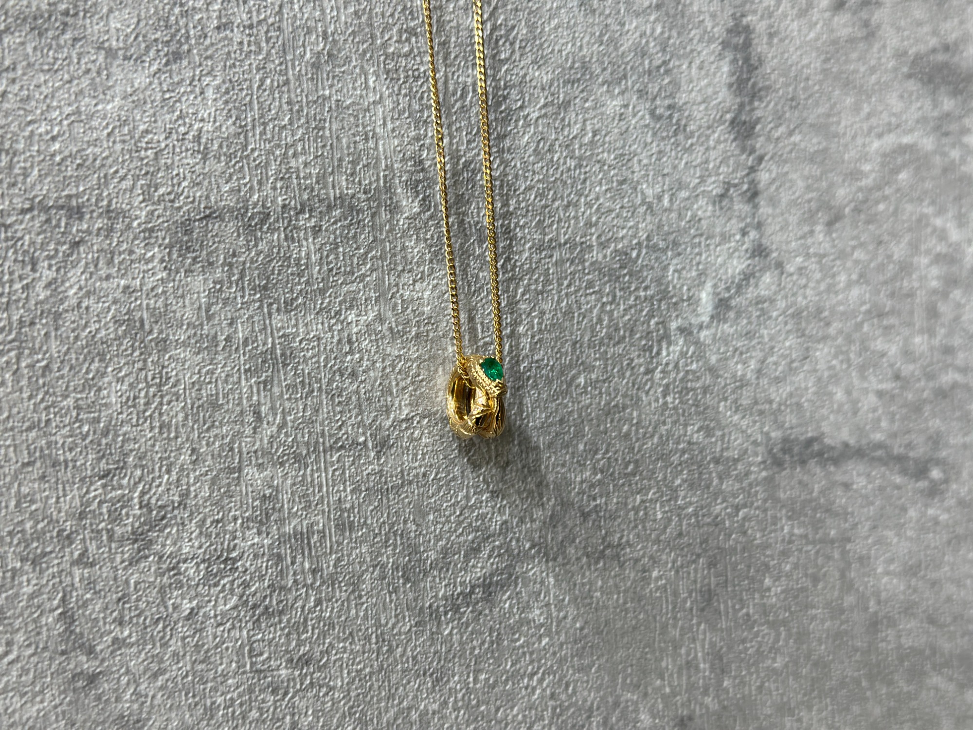 GUCCI/グッチ】からエメラルドウロボロスネックレスが買取入荷致しまし