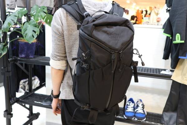 ベルギー製 【新品、未使用】ミステリーランチ クーリー25 S/Mサイズ