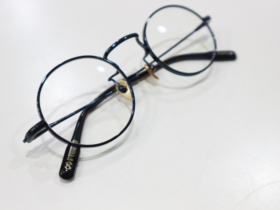 超高額買取 憧れの Oliver Peoples オリバーピープルズ のメガネでコーディネートに革命を 19 04 発行