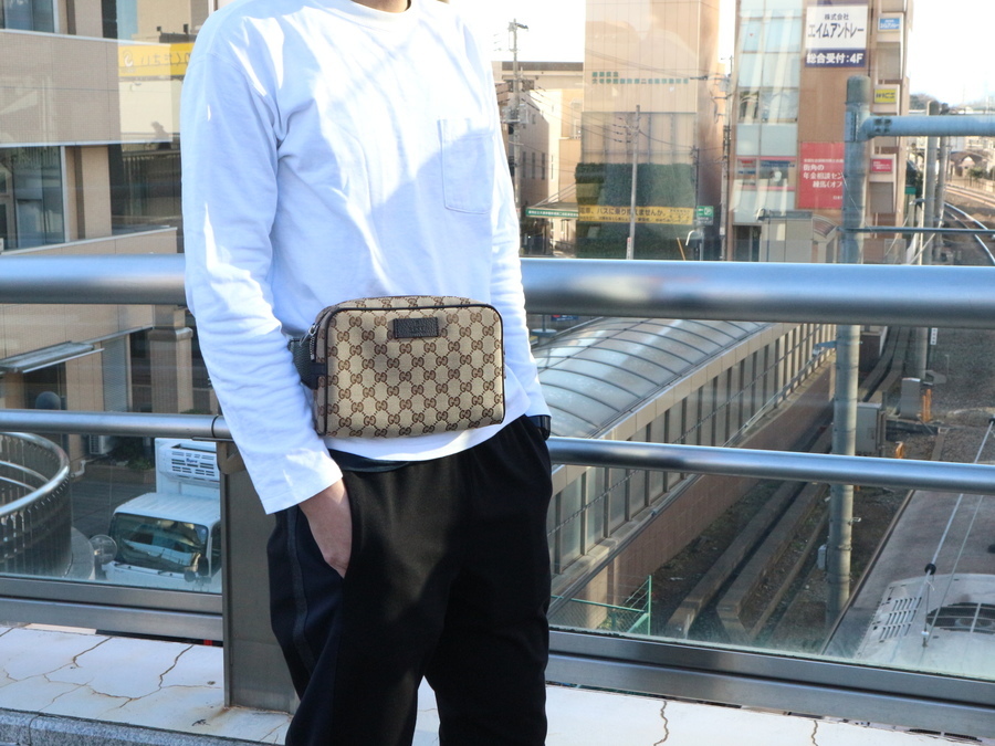 美品【GUCCI/グッチ】GGキャンバス柄のウエストボディバッグが 美品【GUCCI/グッチ】GGキャンバス柄のウエストボディバッグが