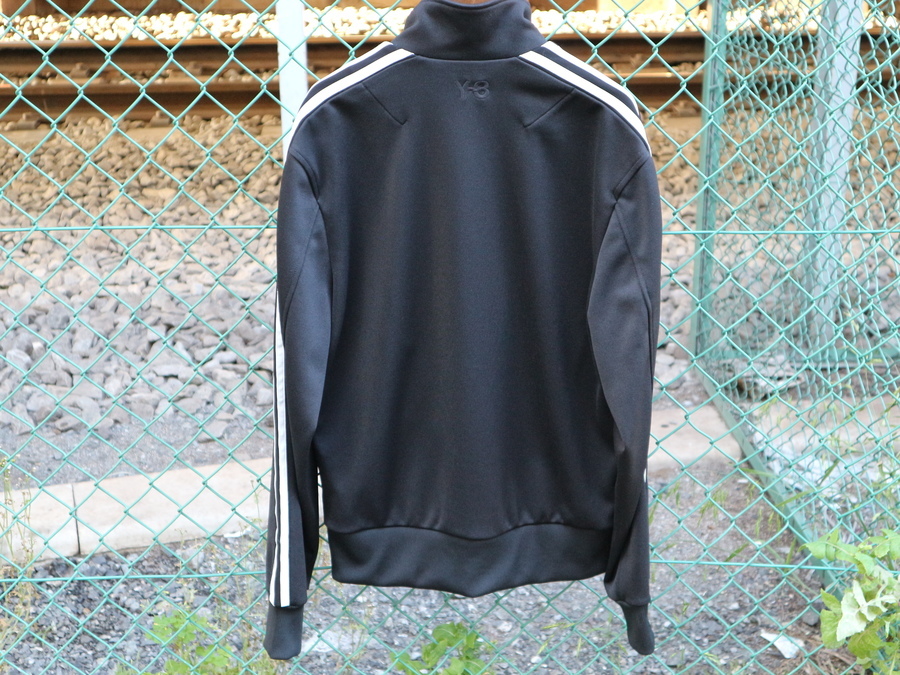 Y-3/ワイスリー】より3ライントラックジャケットが入荷しました