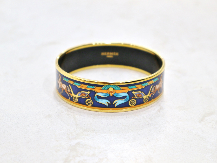HERMES／エルメス】より七宝焼エマイユバングル2種のご紹介です 