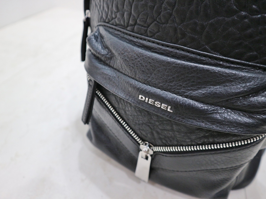 ディーゼル 良品 LE-ZIPPER レザー ユニセックス リュック ブラック DIESEL／ディーゼル】より LE-ZIPPERLE-ON レザーリュックのご