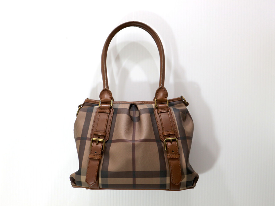 BURBERRY／バーバリー】よりPVCレザー2WAYショルダーバッグのご紹介