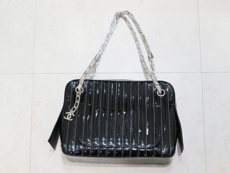 CHANEL/シャネル】よりニューマドモアゼルエナメルショルダーバッグの