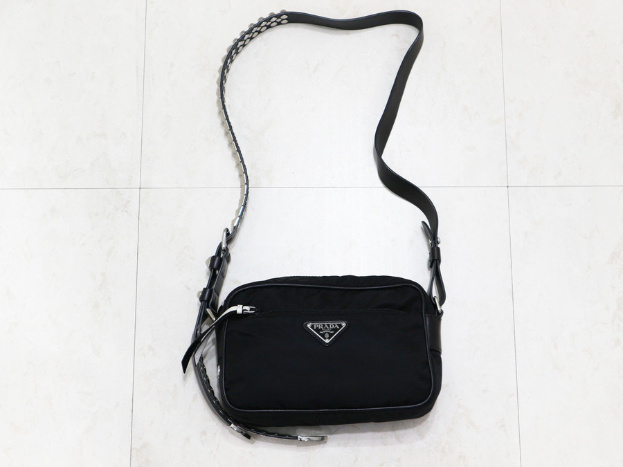 PRADA/プラダ】よりスタッズナイロンショルダーバッグのご紹介