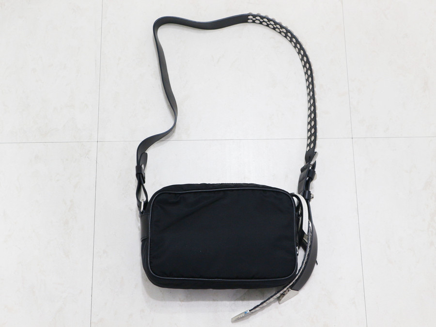 Prada スタッズストラップナイロンショルダーバッグ プラダ バッグ