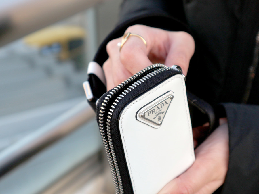 PRADA ブラック ショルダーバッグ 小型ポーチ付き【値下げしま