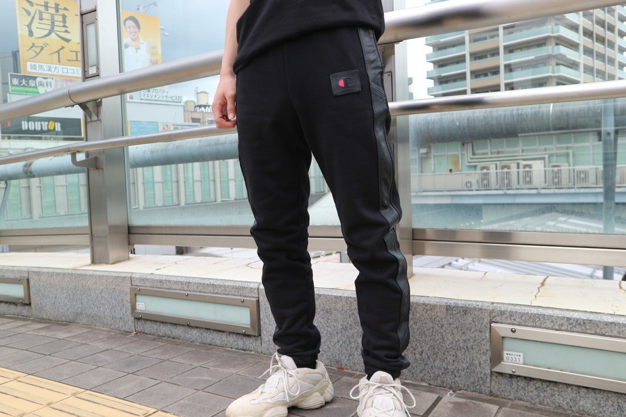 注目コラボ【COACH×Champion/コーチ×チャンピオン】よりサイド