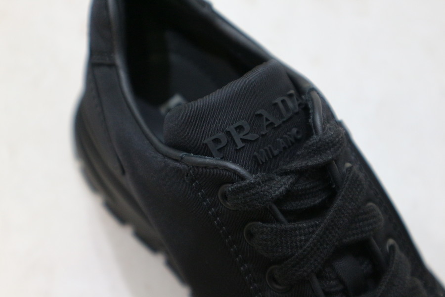 買取強化ラグジュアリーブランド【PRADA/プラダ】よりRe Nylon