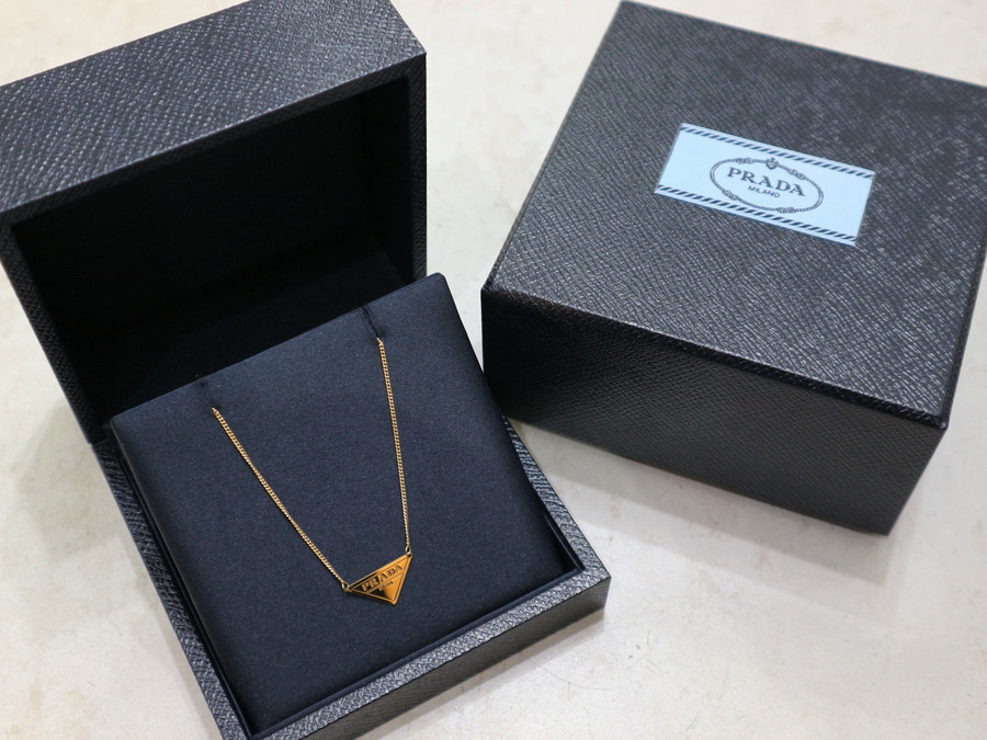 PRADA/プラダ】よりトライアングルゴールドネックレスをお買取致しまし