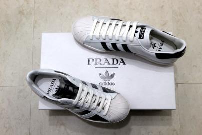 「ラグジュアリーブランドのPRADA × adidas 」