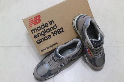 「スニーカーのNEW BALANCE 」