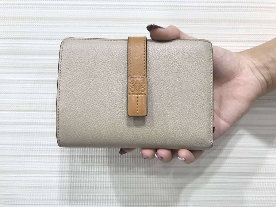 LOEWE ミディアム バーティカル ウォレット